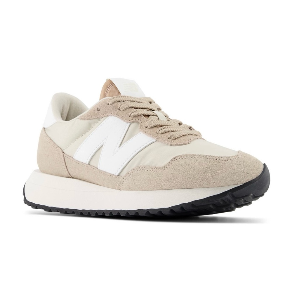 New Balance 237 Women’s 70’s Retro Athletic Running Shoes Sneaker Light Tan